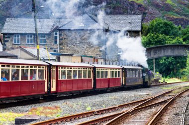 FFESTINIOG, WALES - 29 Ağustos 2016: Snowdonia Ulusal Parkı, Galler, Birleşik Krallık, Avrupa 'daki Ffestiniog Buhar Demiryolu