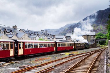 FFESTINIOG, WALES - 29 Ağustos 2016: Snowdonia Ulusal Parkı, Galler, Birleşik Krallık, Avrupa 'daki Ffestiniog Buhar Demiryolu