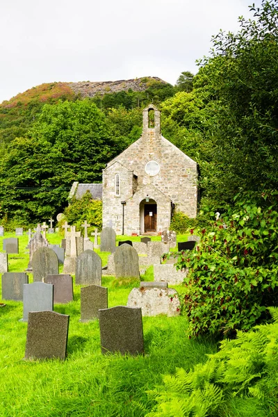 Iglesia Cementerio Gales Reino Unido — Foto de Stock