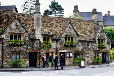 BRADFORD ON AVON, İngiltere - 4 Eylül 2016: Cotswolds 'da Avon' daki eski tarz şehir Bradford Olağanüstü Güzelliğin Alanı (AONB), İngiltere, Birleşik Krallık, Avrupa