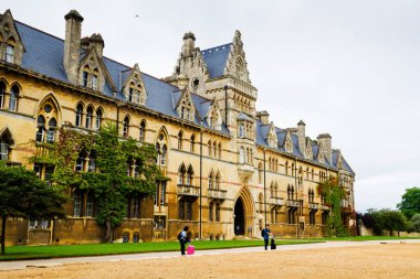OXFORD, İngiltere - 6 Eylül 2016: Christ Church College - İngiltere 'deki Oxford Üniversitesi' nin tarihi üniversiteleri üzerine.