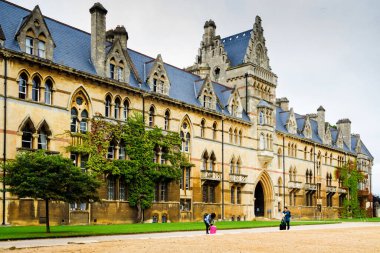 OXFORD, İngiltere - 6 Eylül 2016: Christ Church College - İngiltere 'deki Oxford Üniversitesi' nin tarihi üniversiteleri üzerine.