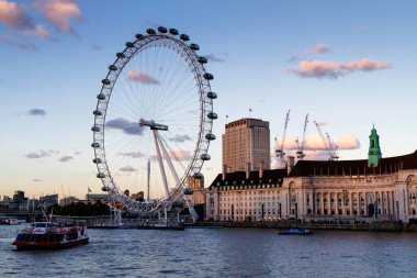 LONDON, İngiltere - 6 Eylül 2016: Ünlü Londra Gözü - Londra, İngiltere, İngiltere 'de popüler turizm merkezi