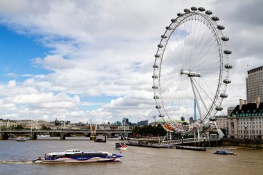 LONDON, İngiltere - 6 Eylül 2016: Ünlü Londra Gözü - Londra, İngiltere, İngiltere 'de popüler turizm merkezi