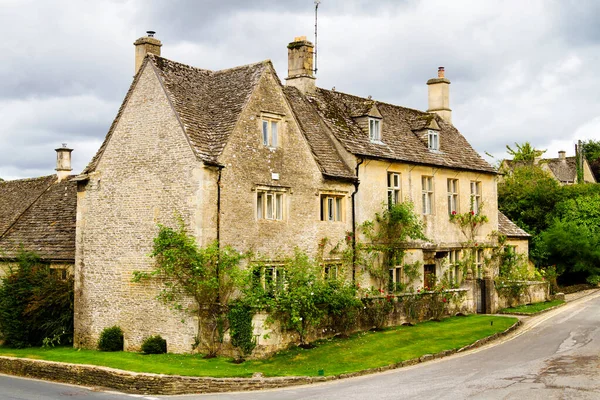 Cotswolds Daki Eski Tarz Ngiliz Evi Olağanüstü Güzelliğin Alanı Olarak — Stok fotoğraf