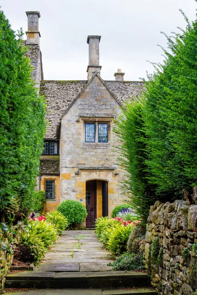 コッツウォルズの古いスタイルの家は 優れた美しさのエリアとして知られています Aonb イギリス イギリス ヨーロッパ — ストック写真