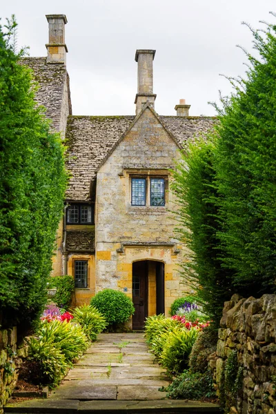 コッツウォルズの古いスタイルの家は 優れた美しさのエリアとして知られています Aonb イギリス イギリス ヨーロッパ — ストック写真