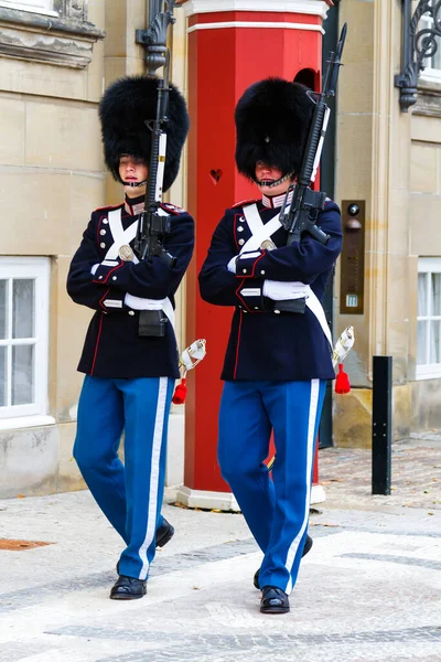 Copenhagen Dinamarca Outubro 2016 Soldados Guarda Real Castelo Amalienborg Guardar — Fotografia de Stock