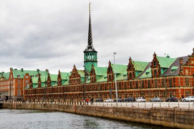 COPENHAGEN, DENMARK - 6 Ekim 2016: Borsen - Orta Kopenhag 'daki Slotsholmen borsası ve en eski bina