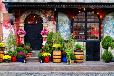 SAVAŞ, POLAND - 20 Ekim 2016: Restoranın önünde sonbahar kompozisyonu