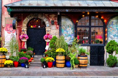 SAVAŞ, POLAND - 20 Ekim 2016: Restoranın önünde sonbahar kompozisyonu