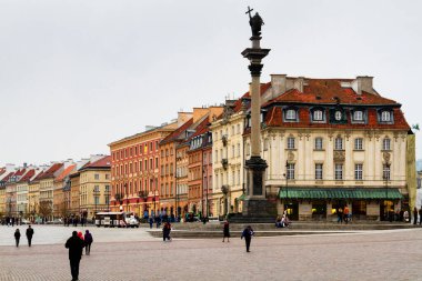 WARsaw, POLAND - 19 Ekim 2016; Polonya 'nın başkenti Varşova' nın ana Castle Meydanı 'ndaki Güzel Kiralık evler