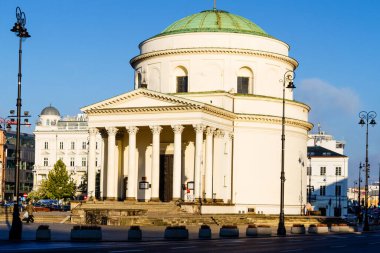 VARŞAN, POLAND - 26, 2016: St. Alexander Kilisesi, 1818-1826 yılları arasında Rus Çarı I. Alexander 'ın anısına inşa edilen üç haç meydanında