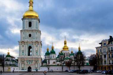 KIEV, UKRAINE - 11 Kasım 2016: Sofievskaya (Sofya) Meydanı, Kiev şehir merkezinde yer almaktadır. Uzay, St. Sophia Katedrali 1037 yılında inşa edildiği için böyle adlandırılıyor..