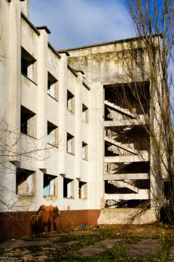 Pripyat. Çernobil Yasak Bölge 'deki hayalet kasaba. Terk edilmiş ev.