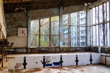 Pripyat, Çernobil 'de terk edilmiş yüzme havuzu. Ukrayna