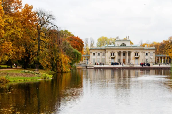 Warsaw Pologne Octobre 2016 Palais Sur Bâtiment Eau Dans Parc — Photo