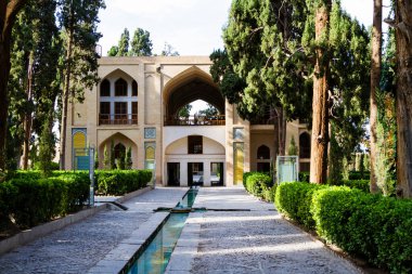 Pers şehri Kashan yakınlarındaki Fin Garden veya Fin Bagh manzarası. Su, Pers bahçelerindeki anahtar elementlerden biridir. İran, Orta Doğu, Asya