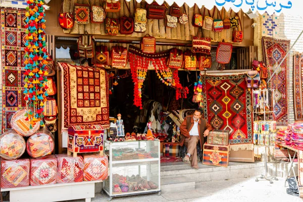 Esfahan Irán Noviembre 2016 Alfombras Alfombras Bolsos Bufandas Tradicionales Iraníes — Foto de Stock