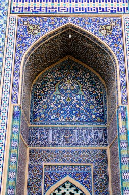 Renkli oryantal geometrik tasarım ve desen genellikle Pers cami ve metastazlarında karşılaşılır. İsfahan, Şiraz, Tahran, İran