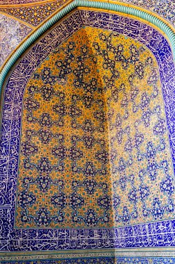 İran, İsfahan 'daki Şeyh Lotfollah Camii' nin detayları