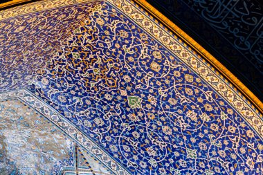 Renkli oryantal geometrik tasarım ve desen genellikle Pers cami ve metastazlarında karşılaşılır. İsfahan, Şiraz, Tahran, İran
