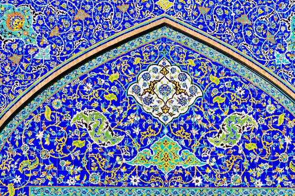 페르시아 사원과 복장에서 수있는 동양의 기하학적 설계와 무늬가 있었다 시라즈 — 스톡 사진