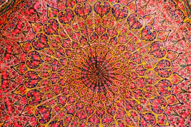 Nasir al-Mulk camii ya da Pembe Cami, Şiraz, İran. 1888 yılında inşa edildi ve Farsça 'da Masjed-e Naseer ol Molk olarak bilinir..