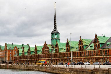 COPENHAGEN, DENMARK - 6 Ekim 2016: Borsen - Orta Kopenhag 'daki Slotsholmen borsası ve en eski bina