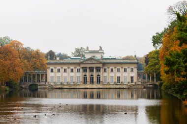 Lazienki Park, Varşova 'daki Lazienki Sarayı. Lazienki Krolewskie. Polonya