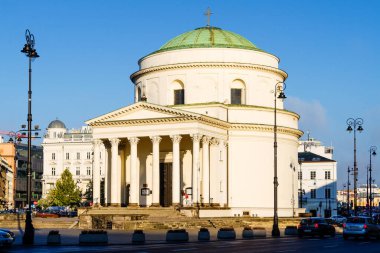 VARŞAN, POLAND - 26, 2016: St. Alexander Kilisesi, 1818-1826 yılları arasında Rus Çarı I. Alexander 'ın anısına inşa edilen üç haç meydanında