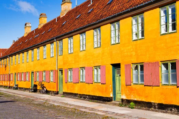 Żółte Domy Dzielnicy Nyboder Pobliżu Ulicy Sankt Pauls Kopenhaga Dania — Zdjęcie stockowe