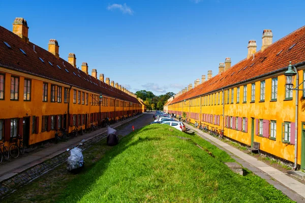 Nyboder Bölgesindeki Sarı Evler Sankt Pauls Caddesi Kopenhag Danimarka — Stok fotoğraf