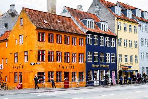 COPENHAGEN, DENMARK - 9 Ekim 2016: Kopenhag, Danimarka 'da renkli konutlar