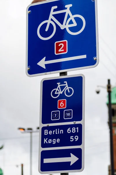 Señal Ciclismo Copenhague Dinamarca Con Dirección Berlín Alemania —  Fotos de Stock