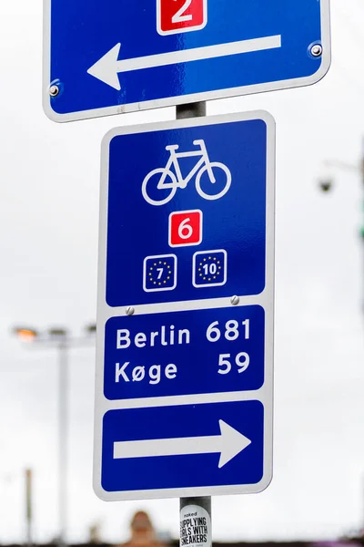 Señal Ciclismo Copenhague Dinamarca Con Dirección Berlín Alemania —  Fotos de Stock