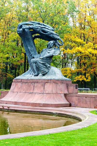 Warsaw Polen Oktober 2016 Fryderyk Chopin Monument Herfst Landschap Van — Stockfoto