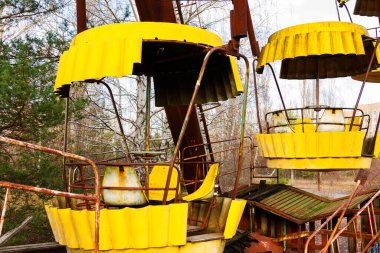 Pripyat, Çernobil, Ukrayna 'daki lunaparkta terk edilmiş dönme dolap.
