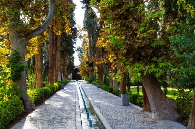 Pers şehri Kashan yakınlarındaki Fin Garden veya Fin Bagh manzarası. Su, Pers bahçelerindeki anahtar elementlerden biridir. İran, Orta Doğu, Asya