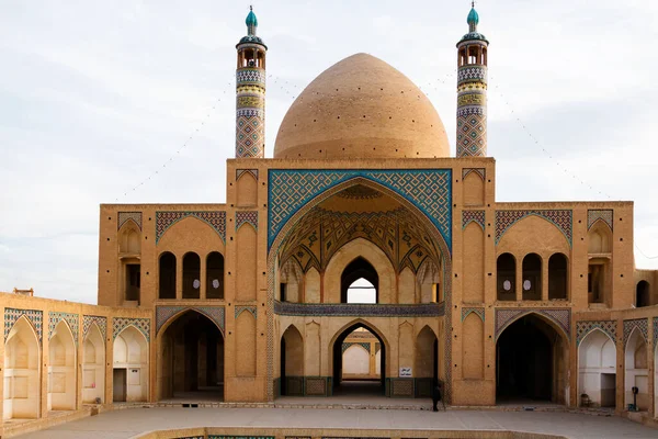 Vista Mezquita Agha Bozorg Sobre Fondo Azul Del Cielo Kashan — Foto de Stock