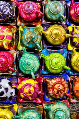 Geleneksel İran çaydanlıkları ve İsfahan, İran, Orta Doğu, Asya. Shiraz, Tahran, Esfahan, Yazd gibi turistik yerlerde yaygın olarak satılıyor.