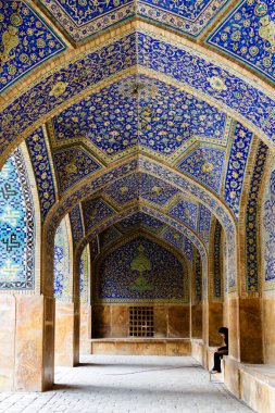Masjed-e Jadid-e Abbasi ya da Şah Büyük Kraliyet Cami Tavanı Mavi Fayanslar Süslemesi