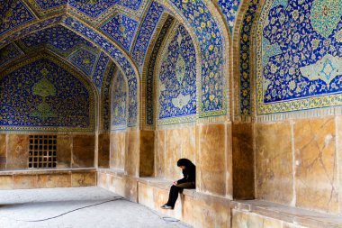 Masjed-e Jadid-e Abbasi ya da Şah Büyük Kraliyet Cami Tavanı Mavi Fayanslar Süslemesi