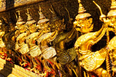 Tayland 'daki Bangkok Ulusal Kraliyet Sarayı' ndaki dev heykeller.