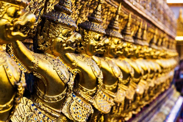 Estátuas Gigantes Bangkok Palácio Real Nacional Tailândia — Fotografia de Stock
