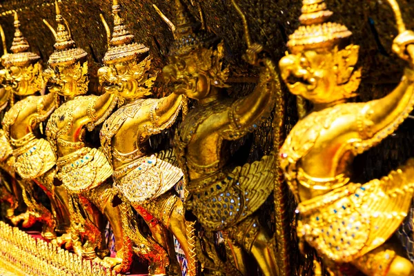 Estátuas Gigantes Bangkok Palácio Real Nacional Tailândia — Fotografia de Stock
