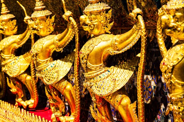 Tayland Daki Bangkok Ulusal Kraliyet Sarayı Ndaki Dev Heykeller — Stok fotoğraf