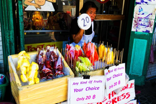 Bangkok Thailand February 2017 Жінка Продає Фрукти Вулиці Бангкоку Таїланд — стокове фото