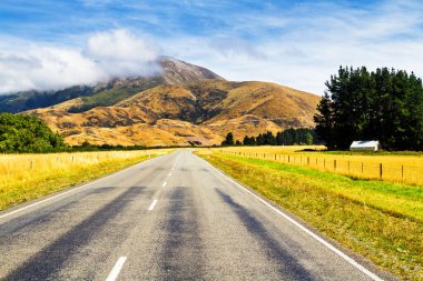 Arthur 'un Yeni Zelanda' nın Güney Adası 'ndaki Ulusal Parkı' nın güzel manzarasının panoramik görüntüsü. Castle Hill