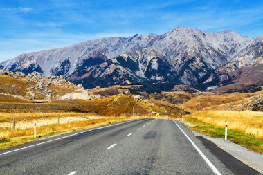 Arthur 'un Yeni Zelanda' nın Güney Adası 'ndaki Ulusal Parkı' nın güzel manzarasının panoramik görüntüsü. Castle Hill